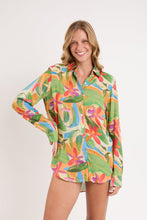 Załaduj obraz do przeglądarki galerii, Model Front: Rio De Sol Chemise Tropical Shirt Greta
