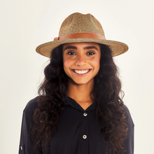 Załaduj obraz do przeglądarki galerii, Model Front: Uv Line Chapeau Fedora Hat Giovana Imp Fem Mescla Upf50+
