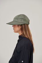 Załaduj obraz do przeglądarki galerii, Image 02: Uv Line Casquette Visor Nice Fem Militar Green Upf50+
