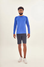 Załaduj obraz do przeglądarki galerii, Model Front: Uv Line T-Shirt Longsleeve Uvpro Brasil Masc Cobalto Upf50+
