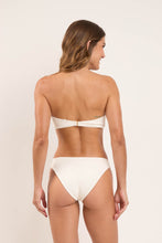 Załaduj obraz do przeglądarki galerii, Model Back: Rio De Sol Ensemble Set Sand-Chantilly Sara Essential-Comfy
