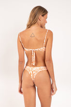 Załaduj obraz do przeglądarki galerii, Model Back: Rio De Sol Ensemble Set Sahari Juliette Nara
