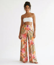 Załaduj obraz do przeglądarki galerii, Model Front: Rio De Sol Pantalon De Plage Oasis Wide Pants
