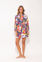 Załaduj obraz do przeglądarki galerii, Model Front: Rio De Sol Robe De Plage Garden-Flower Kimono
