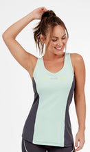 Załaduj obraz do przeglądarki galerii, Model Front: Alto Giro Fitness Haut Regata Skin Fit Recorte Frente
