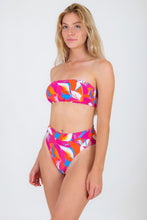 Załaduj obraz do przeglądarki galerii, Image 04: Rio De Sol Ensemble Set Antelope Bandeau-Reto Hotpant-Cos
