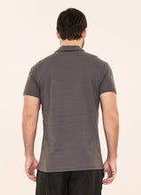 Załaduj obraz do przeglądarki galerii, Model Back: Uv Line T-Shirt Pour Homme T-Shirt Masc Polo Lead Upf50+
