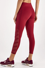 Załaduj obraz do przeglądarki galerii, Model Back: Alto Giro Fitness Bas Legging Hyper Bordado Lateral Vermelho Power
