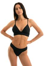 Załaduj obraz do przeglądarki galerii, Model Front: Rio De Sol Haut Top Cloque Preto Tri Cos
