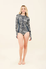 Załaduj obraz do przeglądarki galerii, Model Front: Uv Line Une Pièce Swimsuit Macae Dahlia Navy Blue Upf50+
