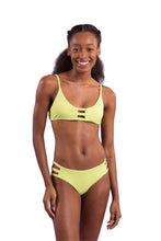 Załaduj obraz do przeglądarki galerii, Model Front: Rio De Sol Haut Top Bora-Citrus Bra-Trio
