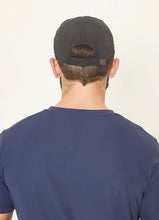 Załaduj obraz do przeglądarki galerii, Model Back: Uv Line Casquette Cap Uv Pro Masc Black Upf50+
