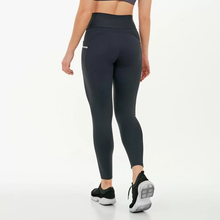 Załaduj obraz do przeglądarki galerii, Model Back: Alto Giro Fitness Bas Legging Hyper Com Laser Lateral Preto
