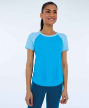 Załaduj obraz do przeglądarki galerii, T-Shirt Skin Fit Recortes Sport Azul Vivid
