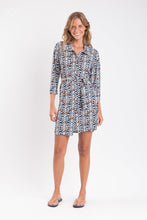 Załaduj obraz do przeglądarki galerii, Model Front: Rio De Sol Chemise Ikat Chemise
