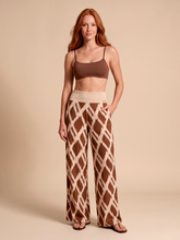 Załaduj obraz do przeglądarki galerii, Model Front: Uv Line Pantalon De Plage Pants Diamond Rib Upf50+

