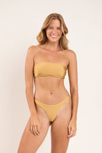 Załaduj obraz do przeglądarki galerii, Model Front: Rio De Sol Ensemble Set Fluity-Dourado Bandeau-Reto Essential
