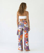 Załaduj obraz do przeglądarki galerii, Model Back: Rio De Sol Pantalon De Plage Garden-Flower Pants Knot
