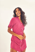 Załaduj obraz do przeglądarki galerii, Image 04: Uv Line Chemise Shirtdress Copenhagen Fem Fucsia Upf50+
