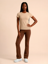 Załaduj obraz do przeglądarki galerii, Model Front: Uv Line T-Shirt T-Shirt Fem New Fit Fem Sand Upf50+
