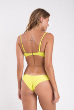Załaduj obraz do przeglądarki galerii, Model Back: Rio De Sol Haut Top Citrico Bandeau-Crispy
