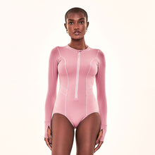 Załaduj obraz do przeglądarki galerii, Model Front: Uv Line Une Pièce Macae Malva Upf50+
