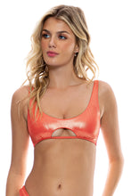 Załaduj obraz do przeglądarki galerii, Model Front: Luli Fama Haut Top Scoop Babes Just Want Sun Amber
