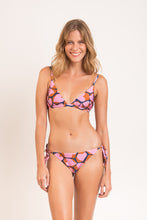 Załaduj obraz do przeglądarki galerii, Model Front: Rio De Sol Ensemble Set Amore-Pink Tri-Fixo Ibiza-Comfy
