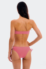 Załaduj obraz do przeglądarki galerii, Model Back: Rio De Sol Ensemble Set Confetti Bandeau-Reto Madrid
