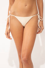 Załaduj obraz do przeglądarki galerii, Gallery: Rio De Sol Bas Bottom Malibu-Natural Cheeky-Tie
