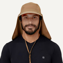 Załaduj obraz do przeglądarki galerii, Model Front: Uv Line Chapeau Legionnaire Cap Leg Atacama 2021 Masc Kaki Upf50+
