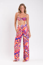 Załaduj obraz do przeglądarki galerii, Model Front: Rio De Sol Pantalon De Plage Funny Wide Pants
