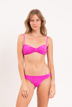 Załaduj obraz do przeglądarki galerii, Model Front: Rio De Sol Ensemble Set Malibu-Rosa Bandeau-Duo Essential

