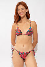Załaduj obraz do przeglądarki galerii, Model Front: Rio De Sol Bas Bottom Coral-Feline Ibiza-Comfy
