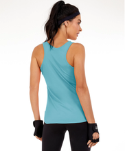 Załaduj obraz do przeglądarki galerii, Model Back: Alto Giro Fitness Haut Regata Skin Fit Alongada Gola V Azul Waters
