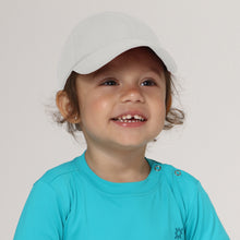 Załaduj obraz do przeglądarki galerii, Model Front: Uv Line Casquette Cap Baby Colors Areia Upf50+
