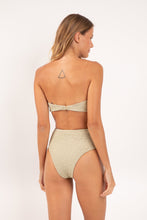 Załaduj obraz do przeglądarki galerii, Model Back: Rio De Sol Bas Bottom Brisa-Pistache Hotpants
