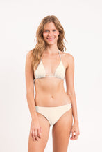 Załaduj obraz do przeglądarki galerii, Model Front: Rio De Sol Bas Bottom Touch-Natural Essential-Comfy
