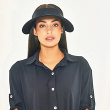 Załaduj obraz do przeglądarki galerii, Model Front: Uv Line Visière Grecia Black Fit Upf50+
