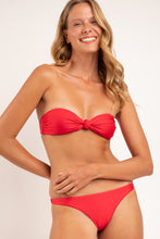 Załaduj obraz do przeglądarki galerii, Image 05: Rio De Sol Ensemble Set Microfibra-Chic-Red Bandeau-Joy Leblon
