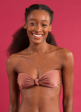 Załaduj obraz do przeglądarki galerii, Image 08: Rio De Sol Haut Top Shimmer-Copper Bandeau-Joy
