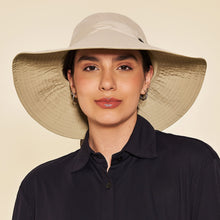 Załaduj obraz do przeglądarki galerii, Model Front: Uv Line Chapeau Souple/Capeline San Diego Areia Kaki Upf50+
