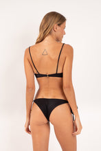 Załaduj obraz do przeglądarki galerii, Model Back: Rio De Sol Ensemble Set Shimmer-Black Balconet-Tie Cheeky-Tie-Gold
