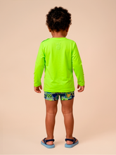 Załaduj obraz do przeglądarki galerii, Model Back: Uv Line T-Shirt Longsleeve Baby Yellow Fluor Upf50+
