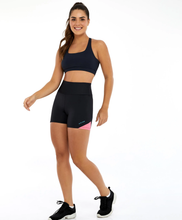 Załaduj obraz do przeglądarki galerii, Model Front: Alto Giro Fitness Bas Bermuda Bodytex Barriga Zero E Bolso Preto
