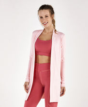 Załaduj obraz do przeglądarki galerii, Model Front: Alto Giro Fitness Haut Cardigan Rib Santorini Rosa Respire
