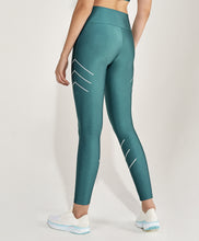 Załaduj obraz do przeglądarki galerii, Model Back: Alto Giro Fitness Bas Legging Atlanta Fitas Refletivas Verde Strong
