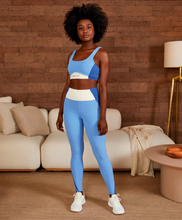 Załaduj obraz do przeglądarki galerii, Image 04: Alto Giro Fitness Bas Legging Blackout Recortes Barriga Zero Azul Soft
