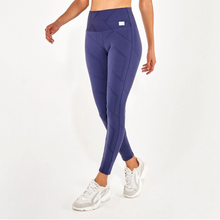 Załaduj obraz do przeglądarki galerii, Model Front: Alto Giro Fitness Bas Legging Circuit Blackout Cinza Graystone
