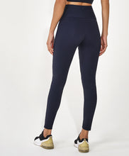 Załaduj obraz do przeglądarki galerii, Model Back: Alto Giro Fitness Bas Legging Hyper Linhas Fusionadas Preto
